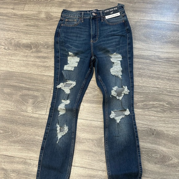 Hollister Ultra High Rise Jeans - Picture 3 of 10